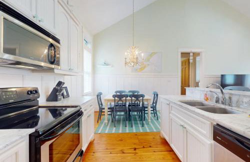 Retreat Steps to Beach Large Deck Family Fun - Foto 28