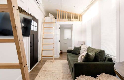 Stay Portland - The Graffiti Alley Tiny House - Food, Art & Beer - Photo 1