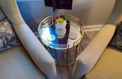 Perfect Combo of Charm & Comfort- 2Bedroom Home - Foto 22