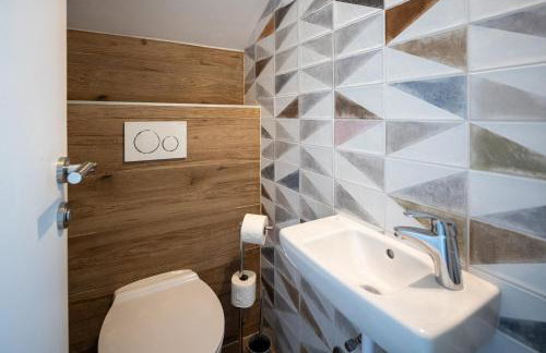Villa Loni Trogir Marina with great pool and jacuzzi - 3 e-bike free - Foto 22