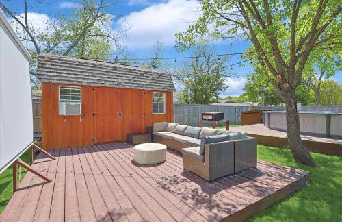 Peaceful and Relaxing Getaway w Beautiful Pool - Photo 34