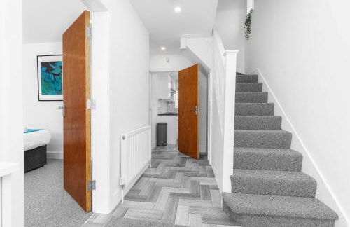 5 Bedroom House - 10 Guests - Multiple off Street Parking - Garden - Smart TV - WIFI - Contractors - Families - Groups - Top Rated - 98Q - Photo 66