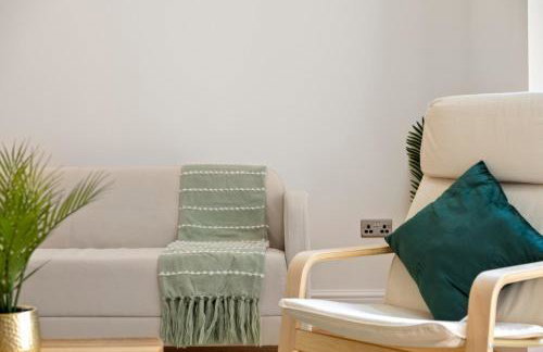 3 Bed House near Purley, by ARP Homes, Free Parking, Ideal for Long Stays & Insurance Bookings - Foto 12