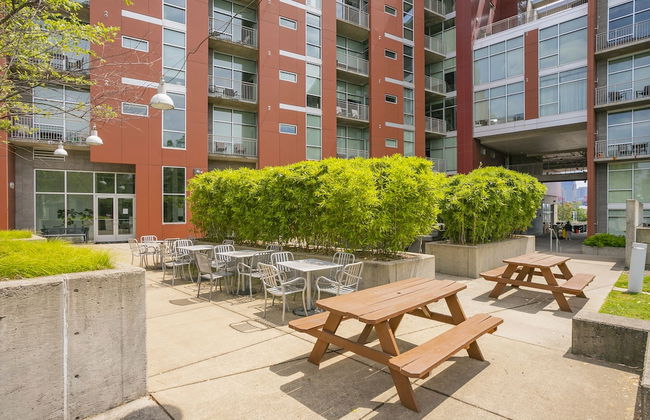 Unfurnished Condo | Amazing Layout with Balcony and In-building Storage Unit - Foto 38