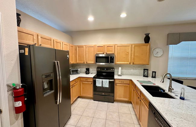 Grand Fabulous 4BR Pool Home Near Disney - Photo 4