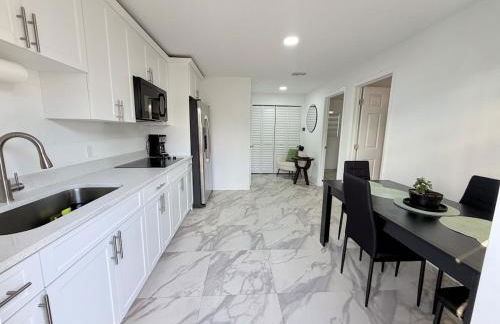 2 bed peaceful, lakeview studio NO FEES - Foto 1