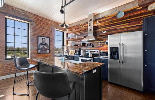 Downtown Urban Loft above Restaurants #8 - Photo 1