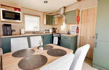 The Retreat - An Luxurious Caravan in Towyn, Wales - Photo 33