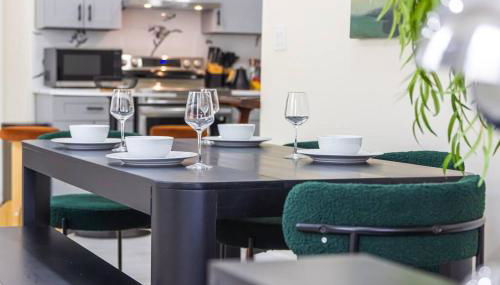 Houston Hideaway with King Bed, Games, Prime Location - Foto 4, stove