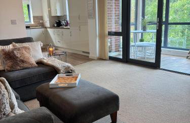 Uxbridge-Modern 2 bed Apt with Lift & Parking - Photo 41