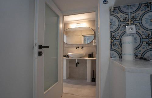 Traditional White House - Photo 20