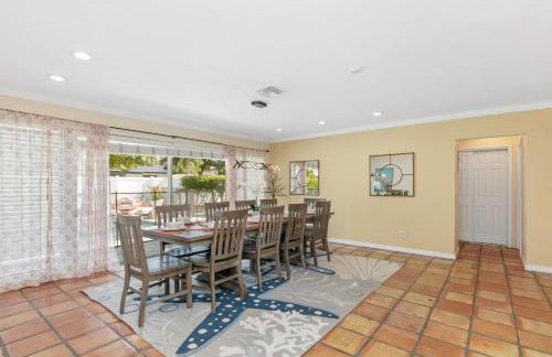 Spacious 4BR 2 5BA Family Retreat Pool Near Beach - Foto 22