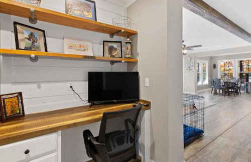 Hartwell Haus with Dock & Playground home - Foto 26