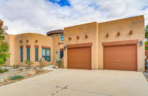 Easy ABQ Access Large Family Home with Patio and Yard - Foto 1