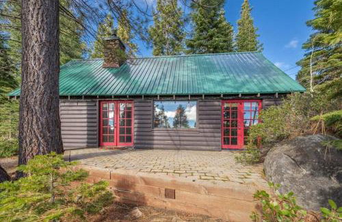 Coziest Cabin in Tahoe w Stone Fireplace Comfy Beds Close to Slopes & Lake - Foto 5