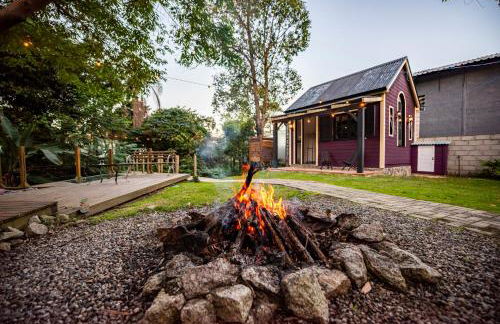 Tiny House com Banheira Privativa, Deck no Jardim com Rede Suspensa sobre o Riacho e Lareira Externa em Meio à Natureza - Photo 2
