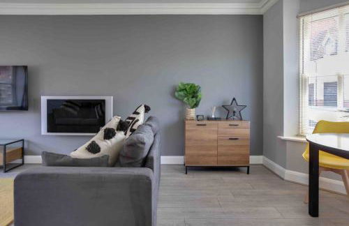 Elizabeth II Five Bedroom Spacious Home - Foto 34