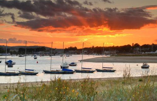 Vine Cottage - Photo 3