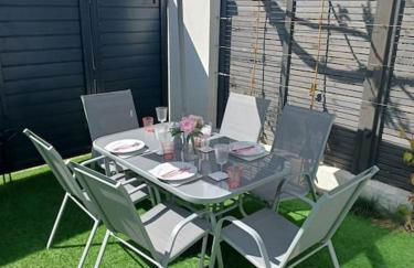 'The Limes' - Air-Con Two Double Bedroom Holiday House with Private Garden - Foto 18