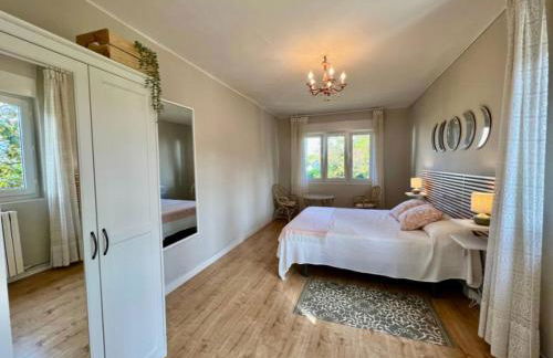 Villa privada con jardín &BBQ cerca de playas - Foto 8