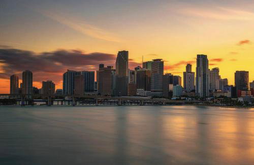 The LuxeLanding MIA- Swimming pool, Oasis Lounge, Mini Golf, BBQ and Hibachi Grill , and Outdoor Games - Photo 16