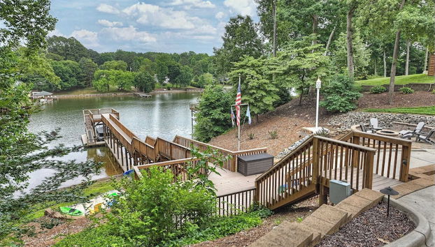 Lakefront w/ Private Dock + Hot Tub Pontoon Rental Butler Bliss by Avantstay - Foto 3, Innenbereich