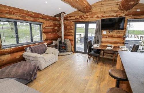 Douglas Cabin at Salford Court Farm Fishing Cabins - Foto 2