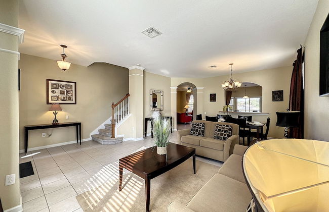 This Amazing 6 Bedroom Property With a Lake View - Foto 9