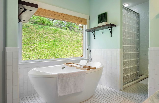 Private Retreat w/ Hot Tub, Amazing Views, Game Room Silver Spoon by Avantstay - Foto 9