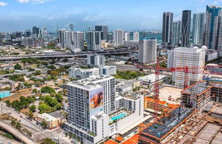 Brickell Border 3BR by Untitled Stay - Photo 6