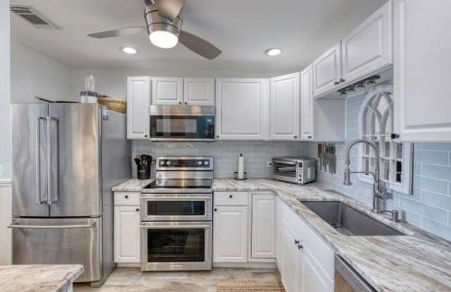 Oceanfront Elysium with a pool - Photo 6