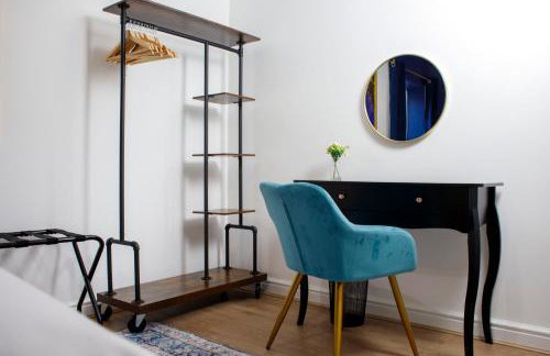 6 BR 3 Bath Spacious Tudor House & Free Parking - Foto 33