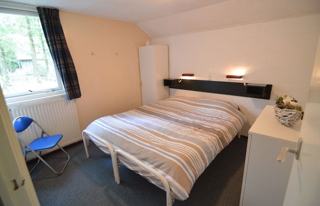 Detached Bungalow With Lovely Covered Terrace - Photo 2