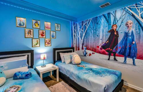 Spacious 7BR Retreat w Pool Game Room - Foto 2