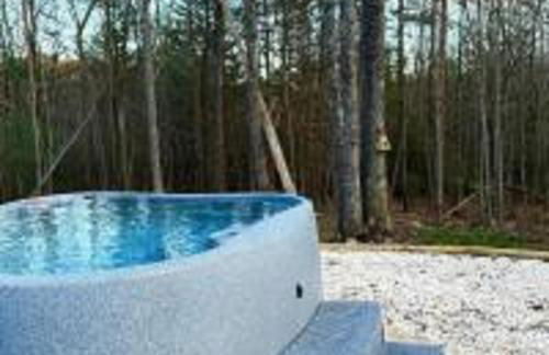 Romantic Escapes in this Stunning A-Frame in North Carolina with Access to a Private Hot Tub and Fire Pit - Foto 18