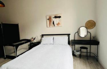 The Tower Suite - Town Centre, Spacious, 2 Bed, Sleeps 4 - Foto 8