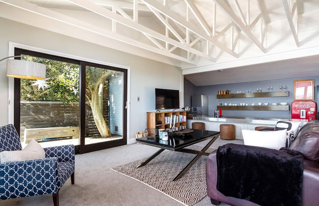 Spacious Apartment With Pool in Camps Bay - Photo 45