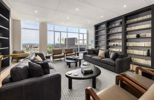 Luxury 1BR w Stunning Floor-to-Ceiling Water Views - Foto 28