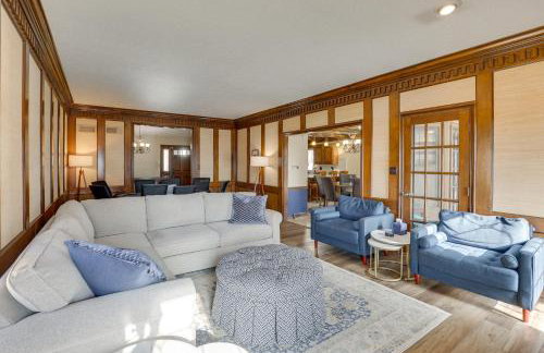 3,000-Sq-Ft Group Getaway with Pool Near Kansas City - Foto 6