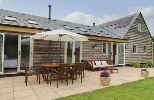 Beautiful Barn Stunning Views Parking & Garden - Photo 15