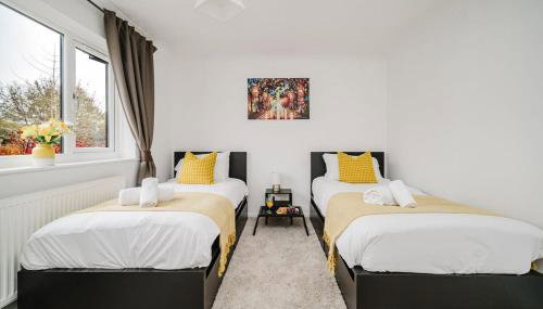 Fowler House 2 Bedroom ,Free WIFI, Parking, Crawley, Close to Gatwick Airport, Contractor friendly, business travellers - Foto 3