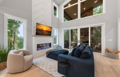 Sapphire Skies - Photo 18