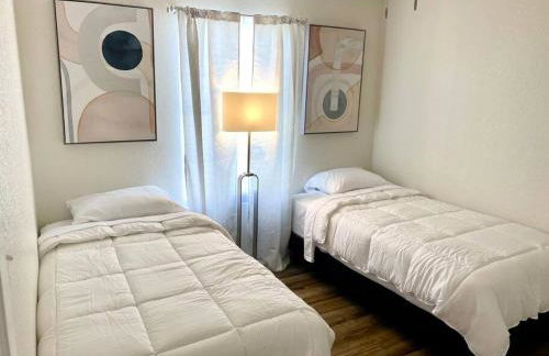 Contemporary 2-Bedroom Rental Unit - Foto 8