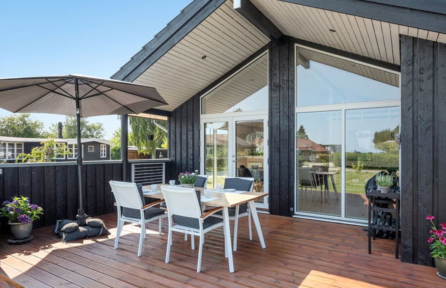 "Sighfrith" - 150m from the sea - Photo 6