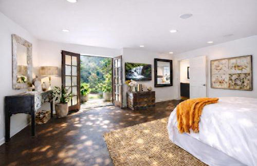 Hollywood Hills Spa Retreat Oasis with Tree Top Views, Private Jacuzzi Style Tub, Steam Room, Magical Half Acre Acre Garden and Patio, Free Parking for 2 cars, in LA's most Serene, Central Desirable Area - Foto 10