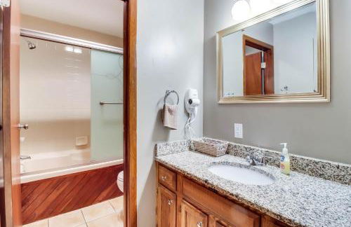 Lake Access and Private Hot Tub at Poconos Home! - Foto 24