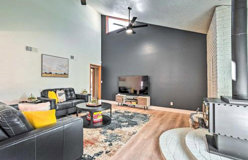 Spacious Flagstaff Home with Hot Tub and Grill! - Foto 6