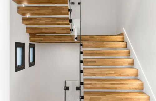 Seafront Villa Nafsika - Private Heated infinity Pool - Direct access to the beach - Play area - Foto 17