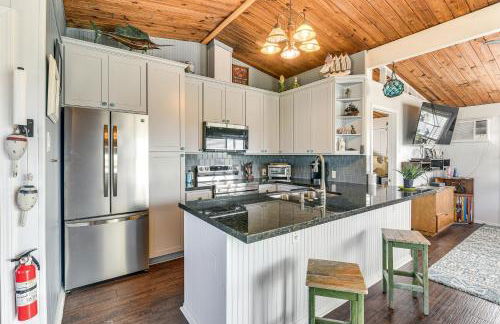 Walk to Sea Isle Beach Group Getaway with Deck! - Foto 24