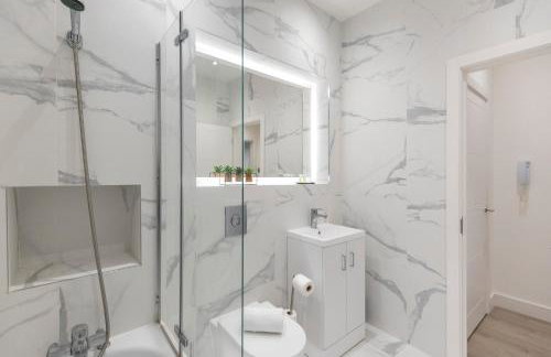 Spacious Luxury Apartment King Bed - Central Location - Foto 24